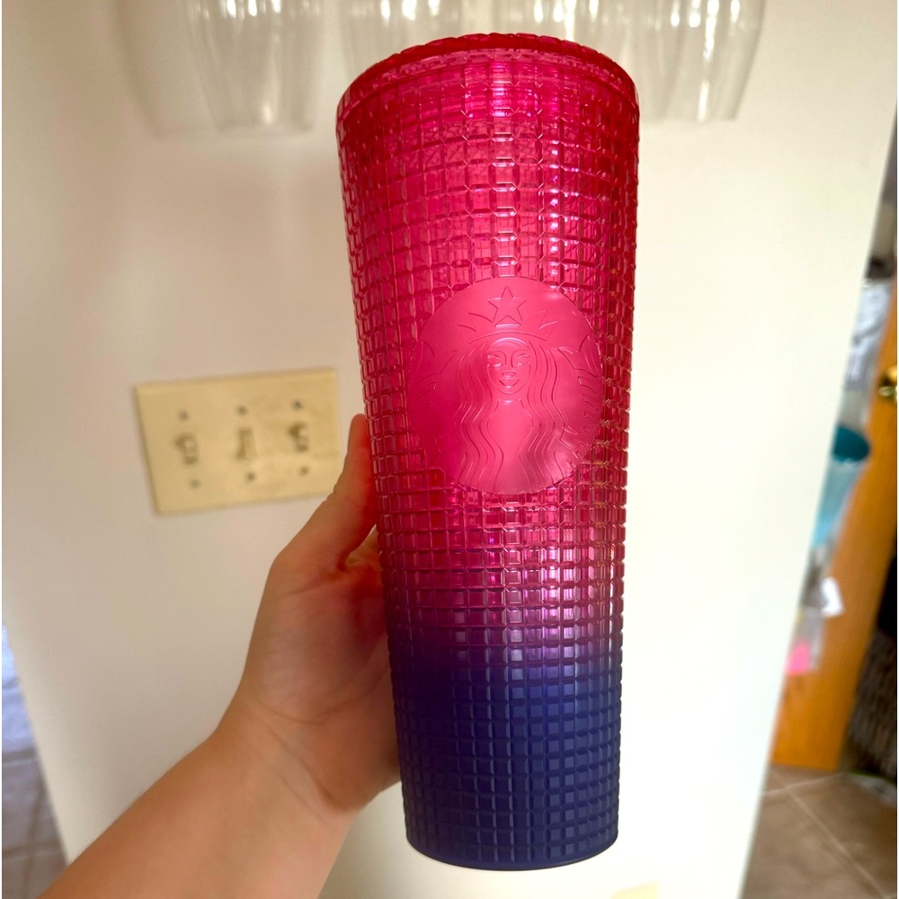 Pink and purple gradient venti cold cup